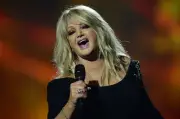 Penyanyi 'Total Eclipse of the Heart' Bonnie Tyler Sedar dari Koma