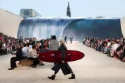 Pharrell Williams hasilkan air terjun gergasi untuk peragaan Louis Vuitton di tengah gelombang panas Paris