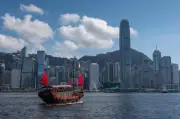 Polis Hong Kong tangkap dua penjual buku biografi Jimmy Lai