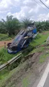 Polis Johor tangkap pemuda 19 tahun, rampas Mercedes selepas nahas maut lima kenderaan