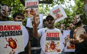 Ratusan Sertai Bantahan Parti Lipas Viral India