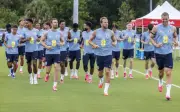 Ribut Petir Tunda Perlawanan Pemanasan England