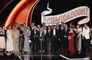Schmigadoon! Dinobat Musikal Terbaik di Anugerah Tony 2026