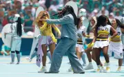 Shakira dan Burna Boy Hangatkan Penonton di Upacara Pembukaan Piala Dunia 2026