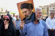 Siapa Sebenarnya Pimpinan Iran? Peranan Samar Mojtaba Khamenei