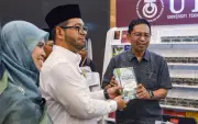 Tinggalkan di Sekolah, Zaini Ujang Baca dan Tulis 55 Buku