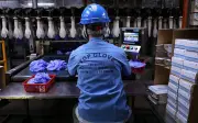 Top Glove diturun taraf walaupun keuntungan Q3 melonjak 133%