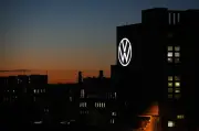 Volkswagen pertimbang potong puluhan ribu pekerjaan, tutup kilang di Jerman