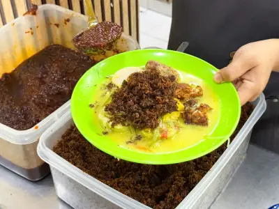 Alfiyah Lontong Jawa Asli di Kampung Baru: Paru Goreng Rangup Jadi Taruhan