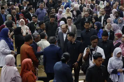 Anwar: Meritokrasi Mesti Adil Kepada Pelajar Kurang Peluang