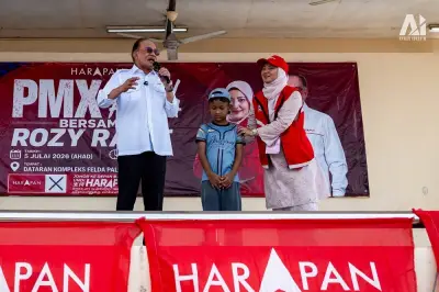 Anwar terharu budak 9 tahun redah ladang kelapa sawit nak jumpa dia, hadiah basikal