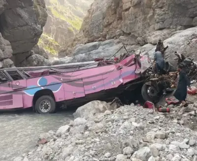 Bas terlebih muatan terbabas ke gaung di Pakistan, 40 maut