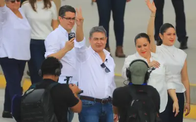 Bekas Presiden Honduras Kembali ke Tanah Air Selepas Diampun Trump