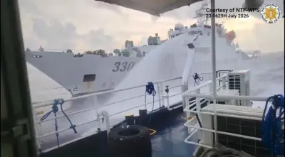 China tembak meriam air ke bot pengawal pantai Filipina dekat Scarborough Shoal