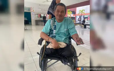 Hujan pagi di Muar tidak patahkan semangat pengundi OKU