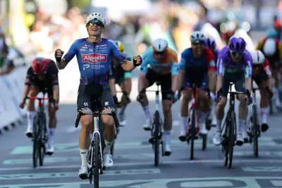 Jasper Philipsen tamatkan siri ‘mengerikan’ dengan kemenangan dominan di peringkat 17 Tour de France