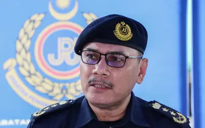 JPJ Johor panggil individu tunggang motosikal tanpa topi keledar semasa PRN