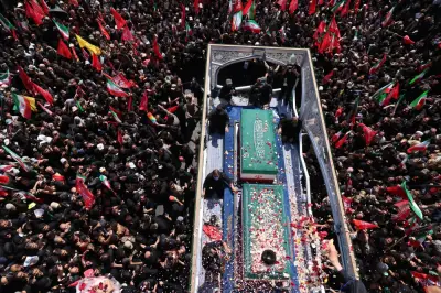 Jutaan Rakyat Iran Banjiri Jalanan Tehran Untuk Beri Penghormatan Terakhir Khamenei