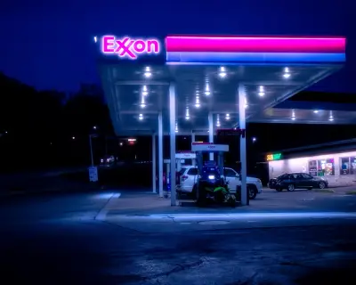 Keuntungan ExxonMobil, Chevron melonjak; Trump tertekan isu harga petrol