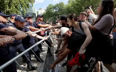 Kumpulan hak asasi Albania amaran polis guna kekerasan berlebihan