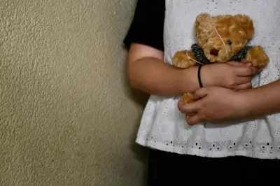 Mangsa Rogol Hong Kong Tuntut 'Mengapa Anda Tidak Melawan' Diharamkan