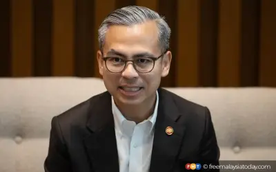 Menteri Komunikasi Fahmi Fadzil Terima Darjah DPPN, Gelaran Datuk Seri