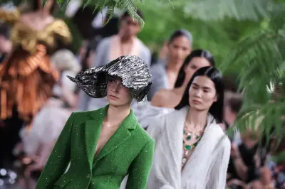 Minggu Fesyen Paris: Jonathan Anderson kembali ke pentas peragaan selepas kejayaan gaun pengantin Taylor Swift