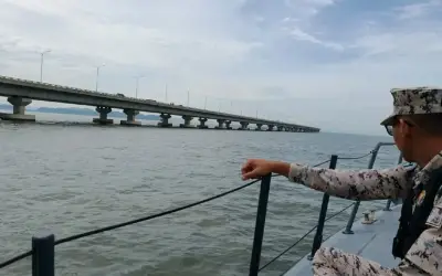 Operasi MMEA Usir Pemancing di Bawah Jambatan Pulau Pinang
