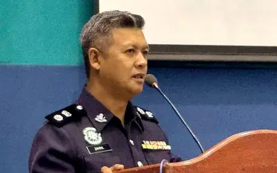 Pemandu Kancil maut langgar lori sedang undur di Terengganu
