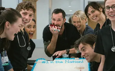 Penstriman Mendominasi Pencalonan Emmy 2026, 'The Pitt' dan 'Hacks' Unggul