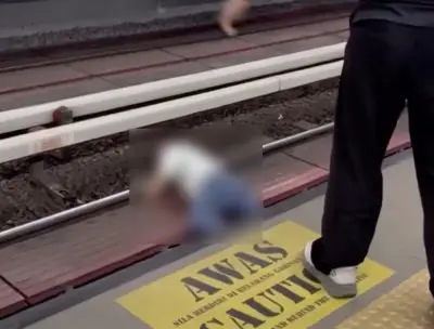 Penumpang selamat diselamatkan setelah jatuh ke landasan LRT Hang Tuah