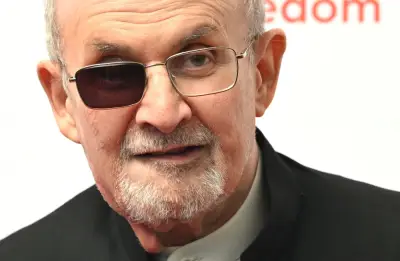 Penyerang Salman Rushdie didakwa kesalahan keganasan