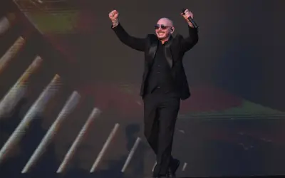 Pitbull catat rekod dunia topi botak di konsert London