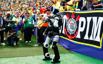 Robot Humanoid Atlas Hantar Bola Perlawanan di Piala Dunia