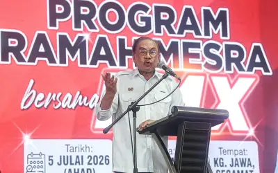 Rumah Untuk Penjawat Awam Dibina Di Atas Tanah Kerajaan Terbiar, Kata Anwar