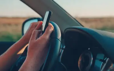 Singapura bentang RUU hukum pemandu pegang telefon, turun had alkohol