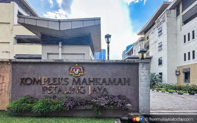 Tiga Lelaki Didakwa Bakar Kereta Isteri Cikgu Chandra