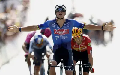 Van der Poel kekal tenang dalam kepanasan untuk menang peringkat sembilan Tour de France