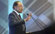 Anwar gesa pemimpin fokus ancaman keselamatan baharu, bukan polemik lama