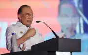 Anwar umum 7 berita gembira untuk Felda, kerajaan sedia RM2 bilion