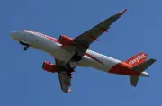 Apollo lancar bidaan AS$7.7 bilion untuk EasyJet, cetus perang pengambilalihan
