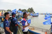 Aznan janji majukan eko-pelancongan, minyak dan gas di Tanjung Surat