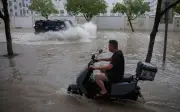 Banjir besar tenggelam jalan raya dan kenderaan di utara China