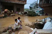 Banjir dan empangan runtuh di China ragut 17 nyawa, Taufan Bavi semakin hampir