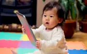 Bayi bawah dua tahun jangan diberi skrin, amaran pakar UK