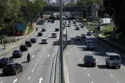Bilangan kereta persendirian Singapura jatuh ke paras terendah sejak 2019, sewaan catat rekod