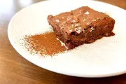 Cozone di Old Klang Road: Brownies garam laut, lampu croissant & zon selesa baharu