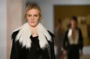 Fendi Rome couture sulung Chiuri: Tribut kepada Lagerfeld dengan koleksi elegan