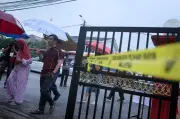 Hujan Lebat dan Ribut Petir Landa Johor, Pengundi Tetap Tabah Keluar Mengundi