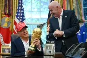 Infantino dibidas kerana sokong Trump, dituduh langgar piawaian IOC